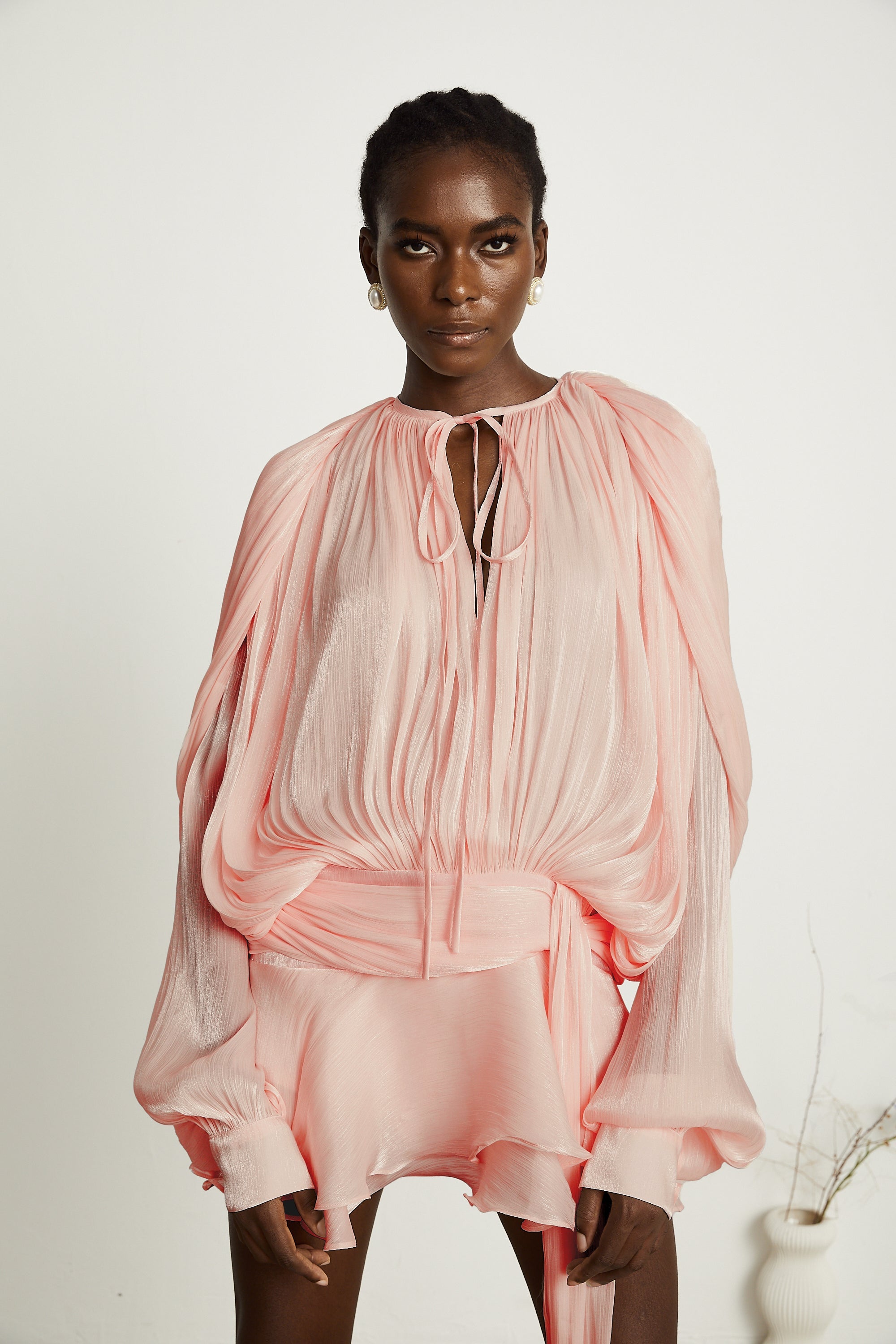 Eugénie | Sofisticación etérea con movimiento impecable