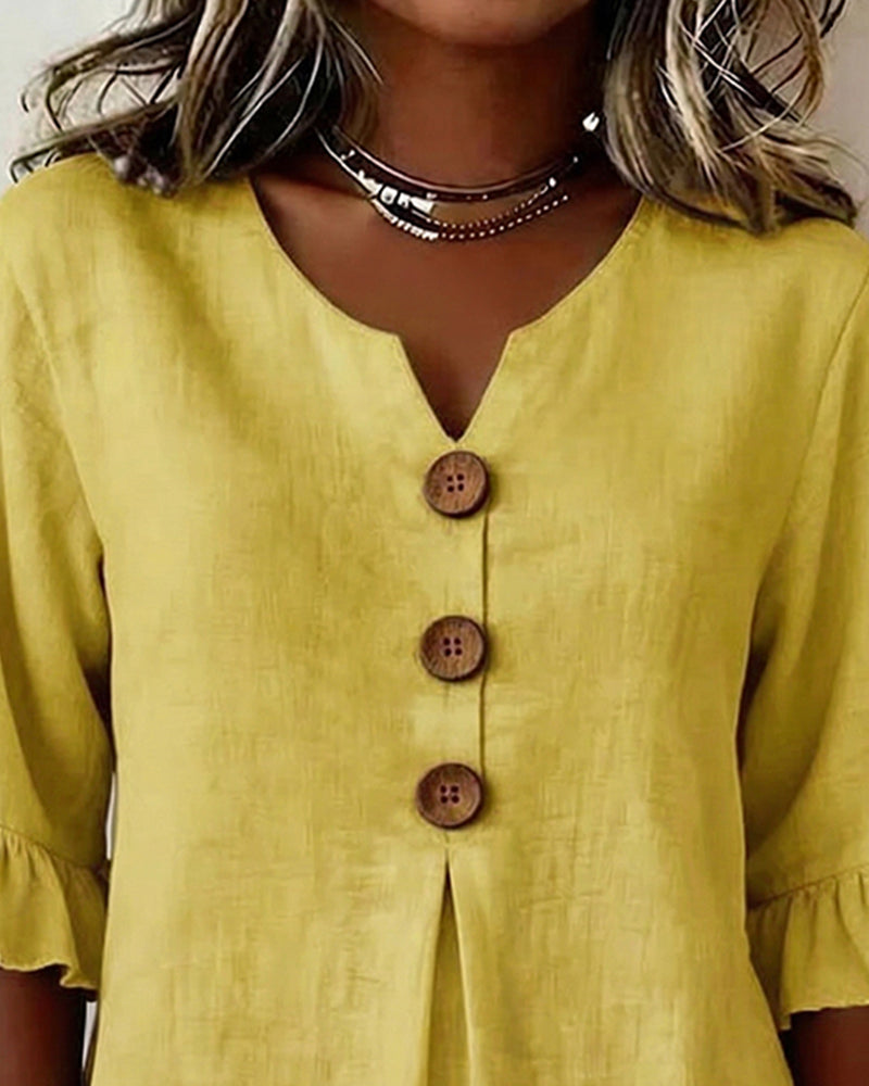 Sofía | Blusa lisa de algodón y lino con botones de madera y volantes