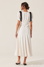 Vestido Celia™  | Elegancia clásica con un toque moderno