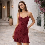 VESTIDO CARMESÍ™ | Sensualidad floral con aire irresistible