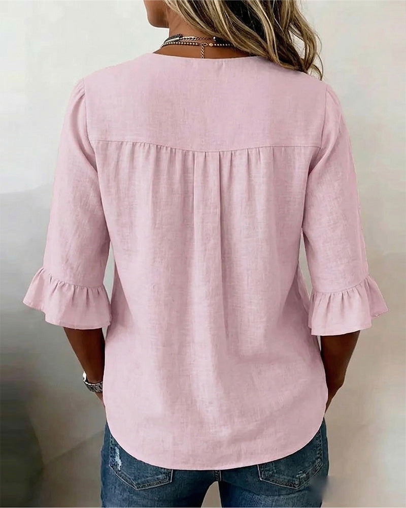 Sofía | Blusa lisa de algodón y lino con botones de madera y volantes