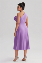 Valeria Curvy™  | Vestido Midi Plisado de Un Hombro con Volantes