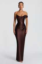 Vestido Carolina™ | Elegancia asimétrica con caída satinada